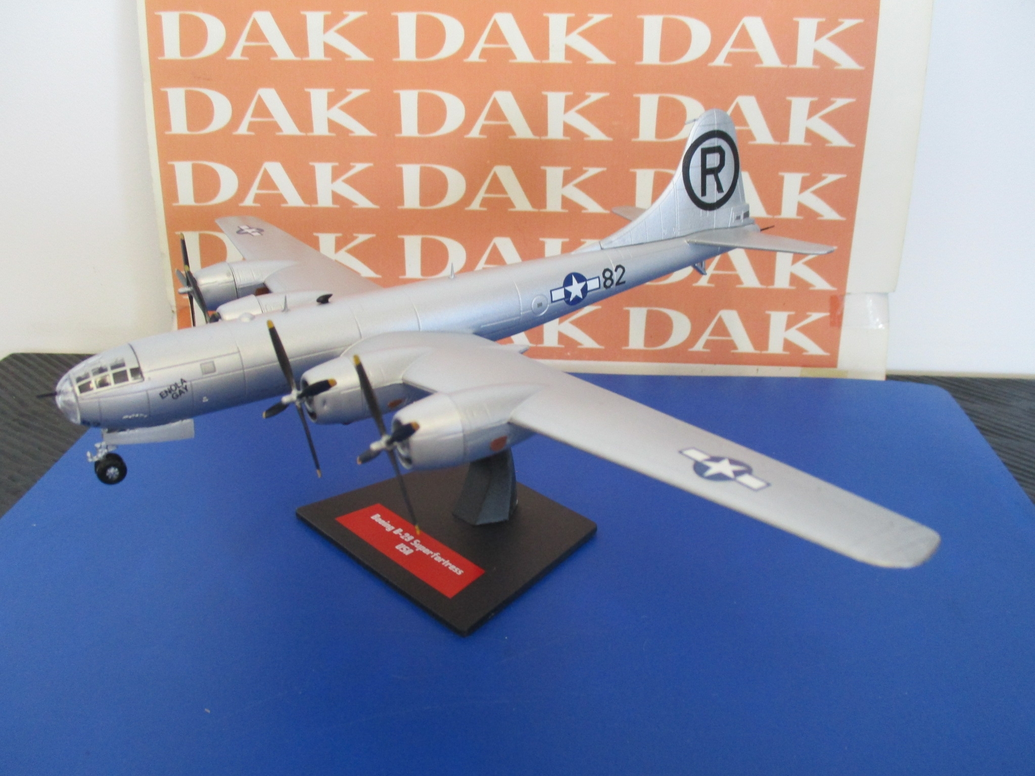 The cast 1/144 Aircraft Boeing B-29 Superfortress Enola Gay USA Action  Figure