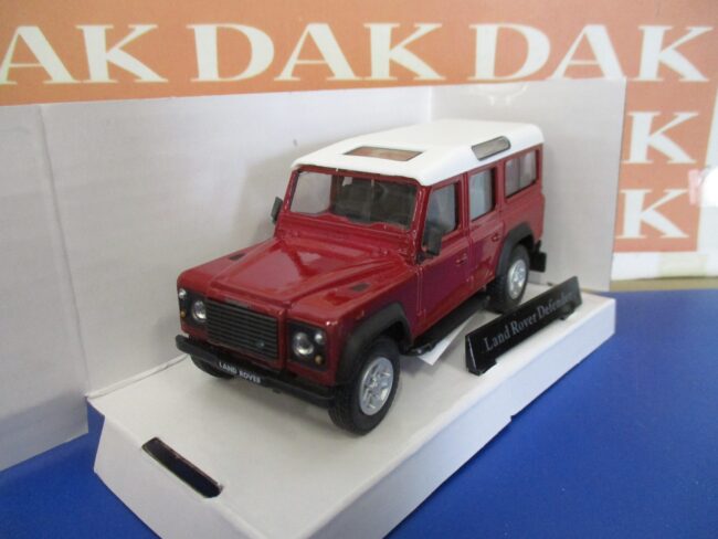 Die cast 1/43 Modellino Auto Land Rover Defender 110 prugna by Cararama - immagine 2