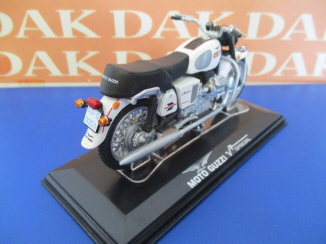 Die cast 1/24 Modellino Moto Guzzi V7 Special by Starline - immagine 3