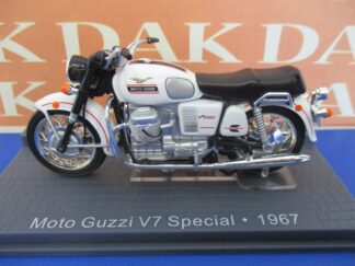 Die cast 1/24 Modellino Moto Guzzi V7 Special 1967