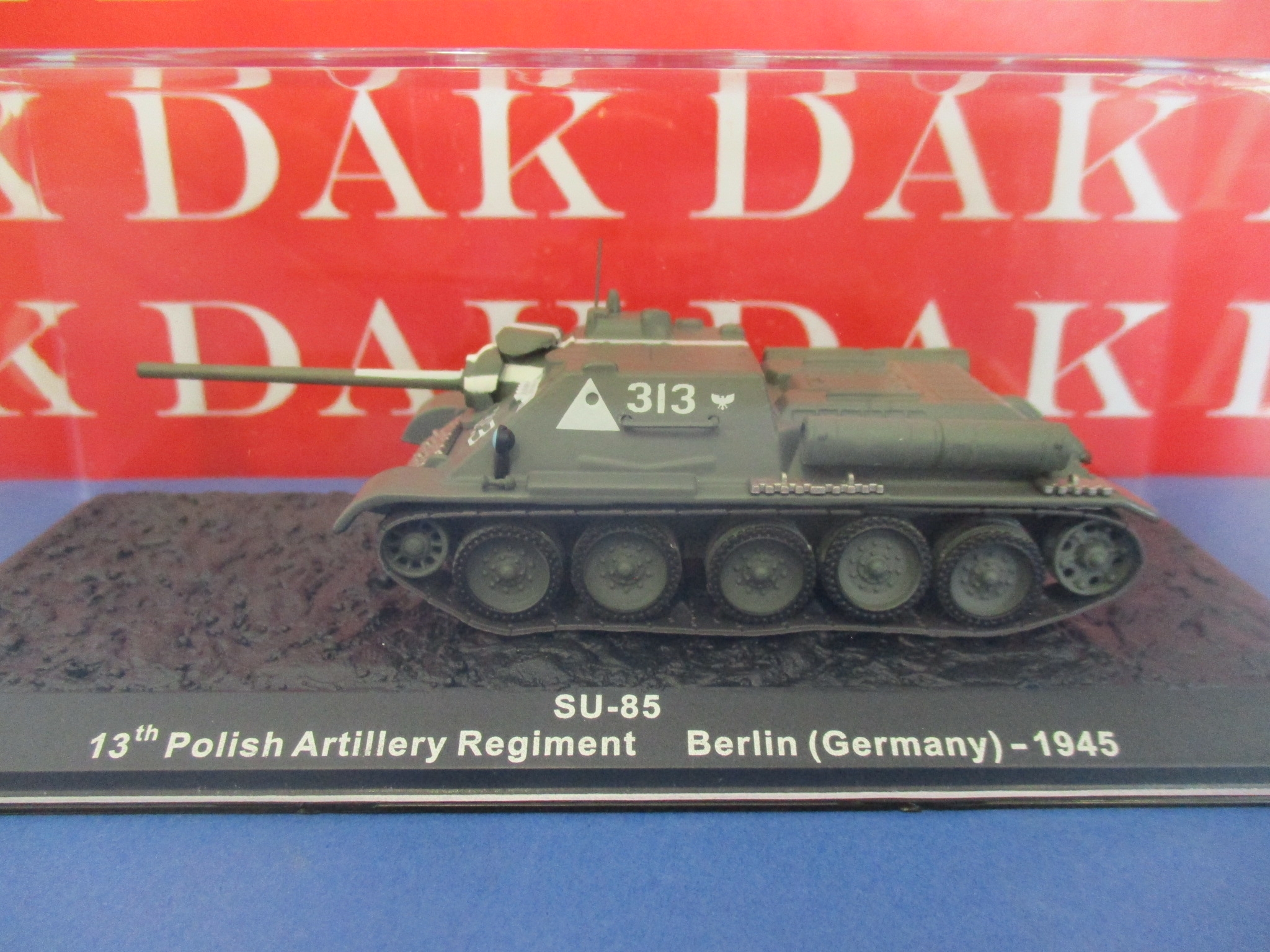 P DIE CAST  SU-85 13th POLISH ARTILLERY REGIMENT BERLIN 1945 SCALA  1/72 n 