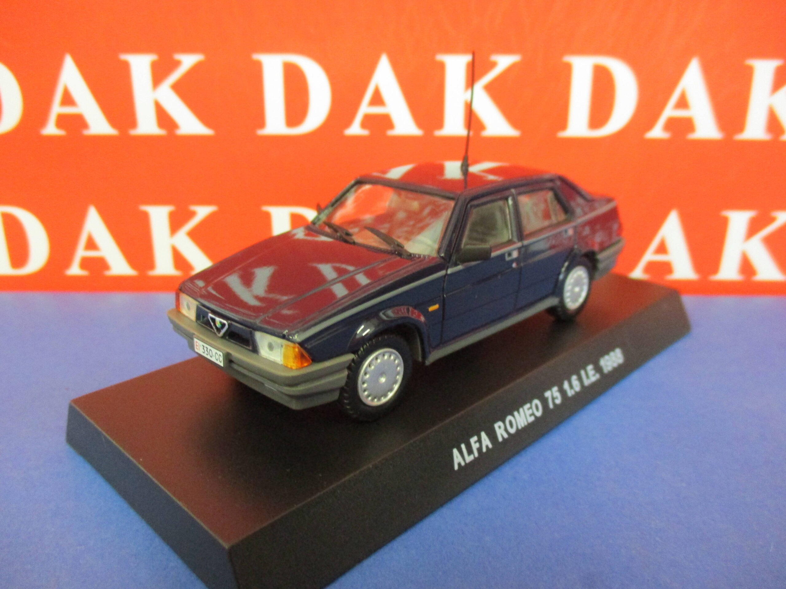 Die cast 1/43 Modellino Auto Carabinieri Alfa Romeo 75 1.6 IE 1988 blu