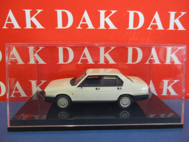 Die cast 1/43 Modellino Auto Alfa Romeo 90 Super bianca - int. neri by Pego - immagine 4