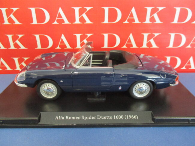 Die cast 1/24 Modellino Auto Alfa Romeo Spider Duetto 1600 1966 blu