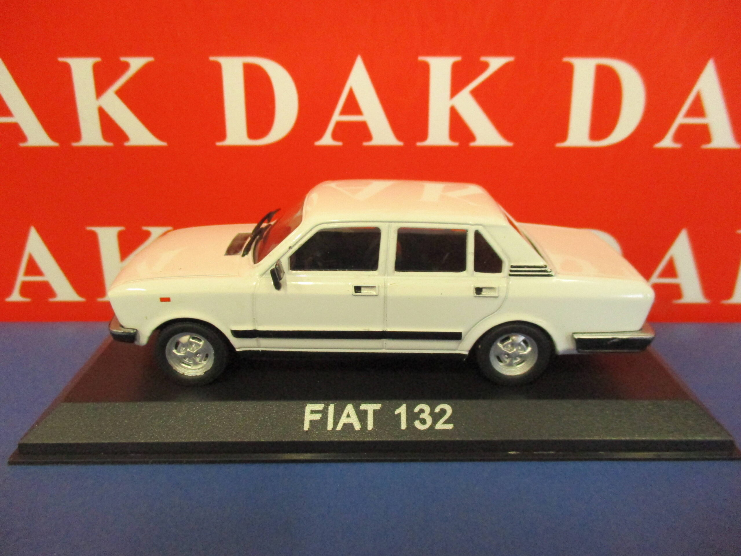 Die cast 1/43 Modellino Auto Fiat 132