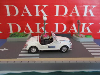 Die cast 1/43 Modellino Diorama Auto Fiat 500 Gamine Vignale Cabriolet