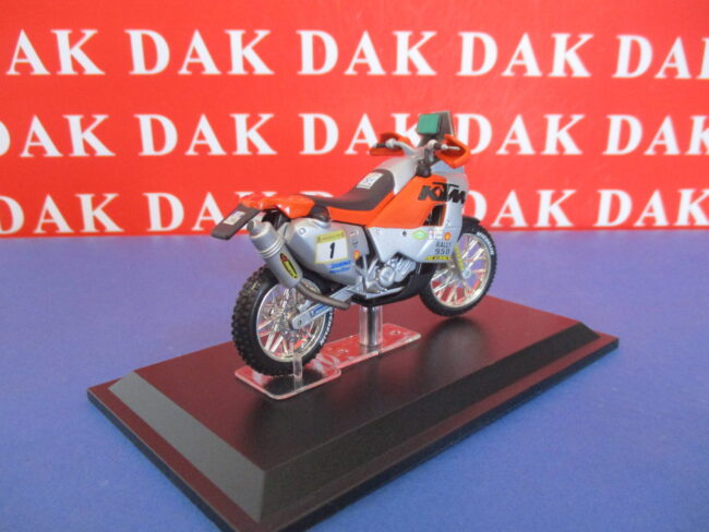 Die cast 1/24 Modellino Moto KTM 950 LC8 Paris Dakar 2002 F. Meoni - immagine 3