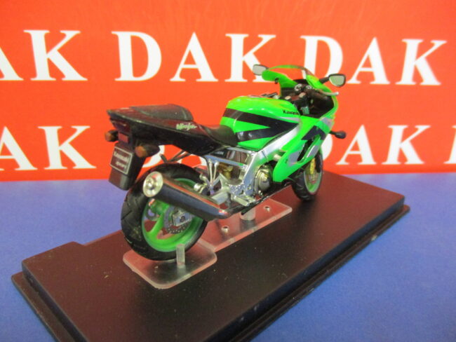 Die cast 1/24 Modellino Moto Kawasaki ZX-9R - immagine 3
