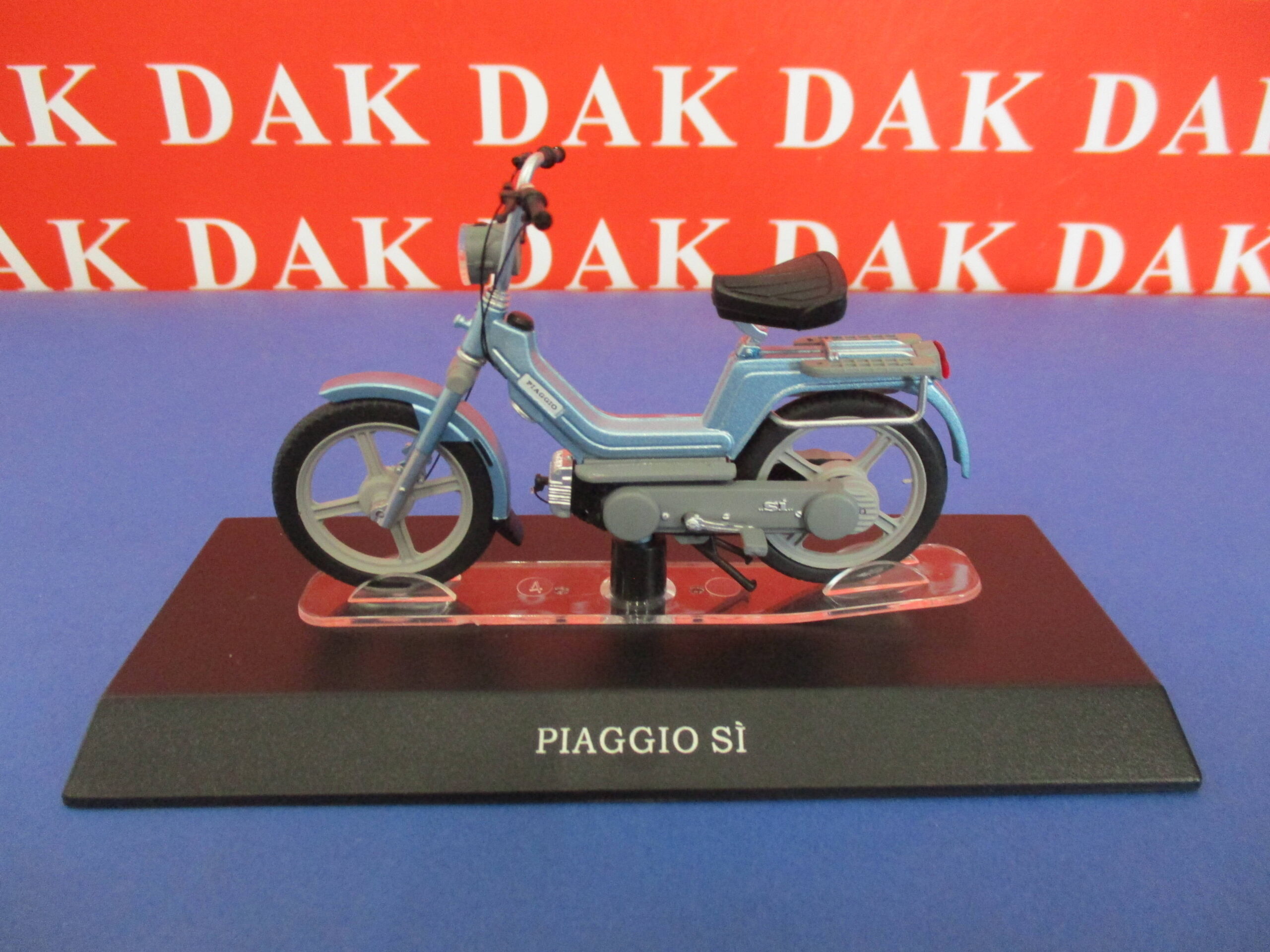 1978 Die cast 1/18 Piaggio Si scooter model