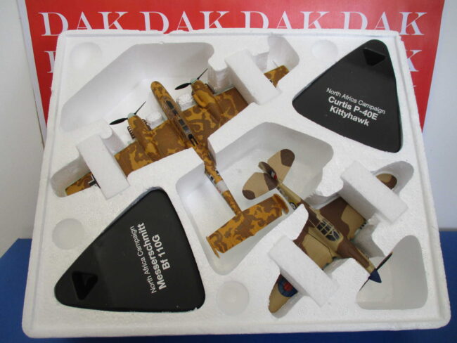 Die cast 1/72 Set Modellini Aerei Curtiss P-40E Kittyhawk Messerschmitt Bf 110G