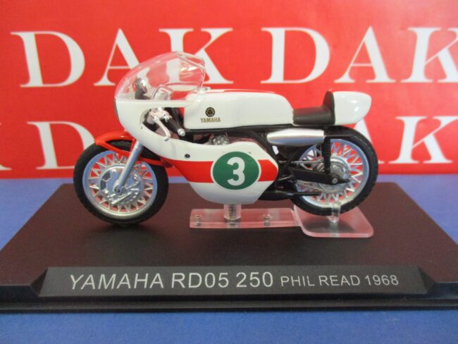 Die cast 1/24 Modellino Moto GP Yamaha RD05 250 Phil Read 1968