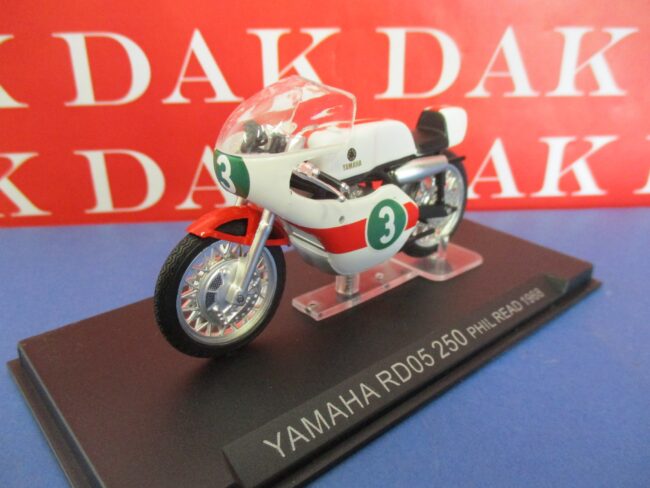 Die cast 1/24 Modellino Moto GP Yamaha RD05 250 Phil Read 1968 - immagine 2