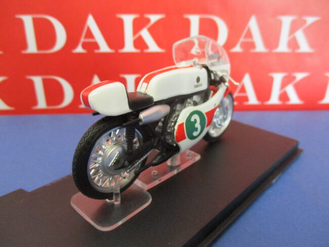 Die cast 1/24 Modellino Moto GP Yamaha RD05 250 Phil Read 1968 - immagine 3