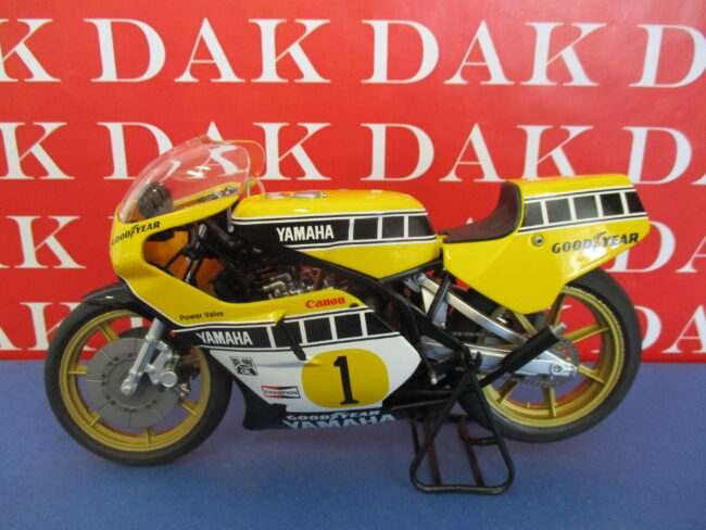 Die cast 1/12 Modellino Moto Yamaha YZR500 Kenny Roberts 1979 - immagine 2