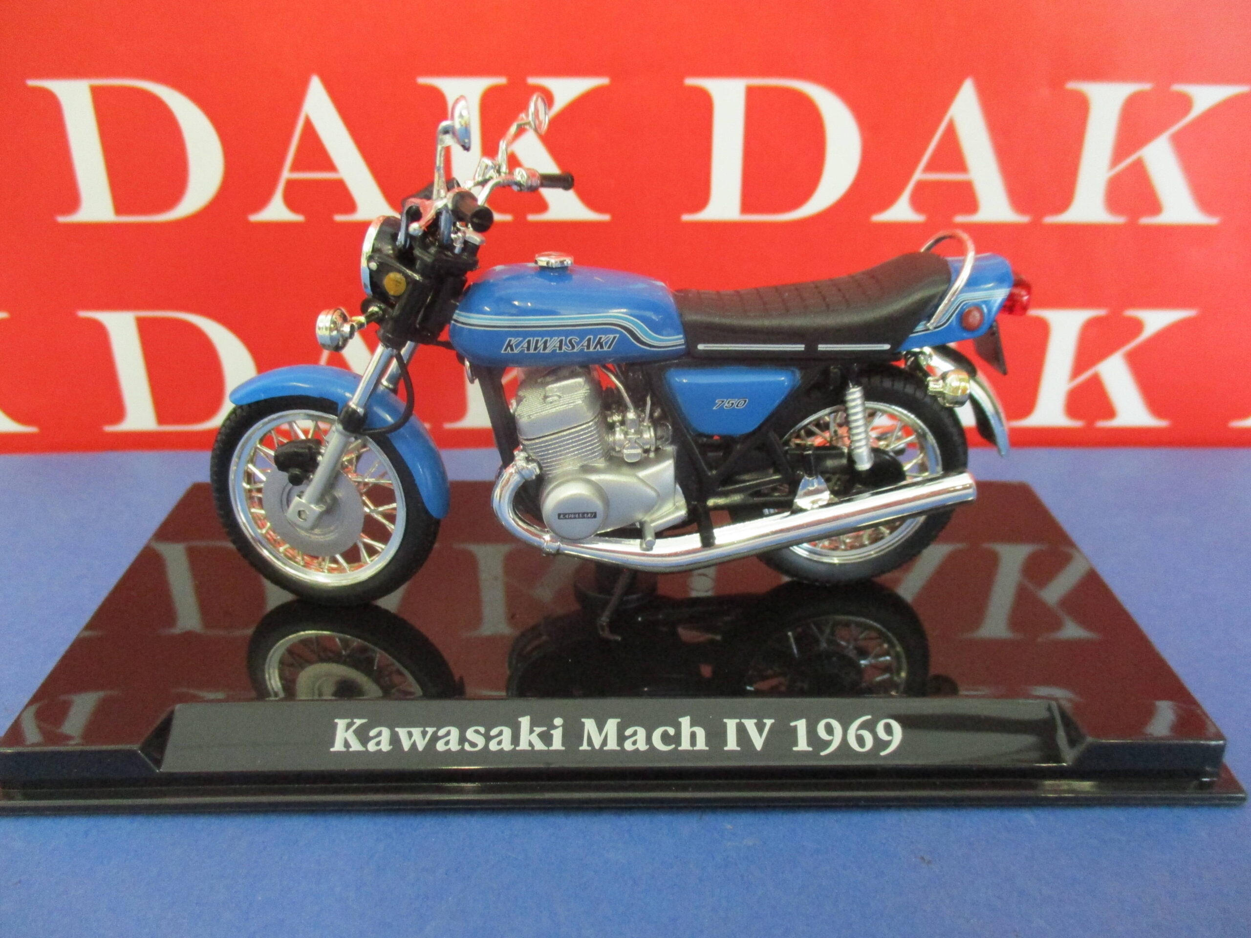 Die cast 1/24 Modellino Moto Kawasaki Mach IV 1969