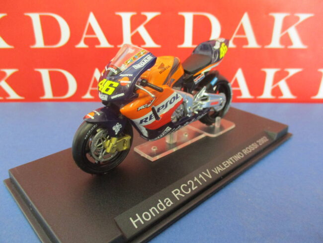 Die cast 1/24 Modellino Moto GP Honda RC211 Valentino Rossi 2002 - immagine 2