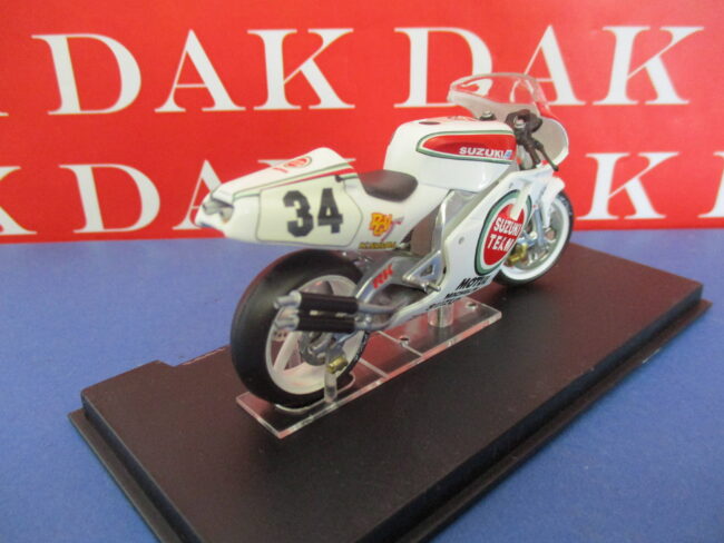 Die cast 1/24 Modellino Moto GP Suzuki RGV500 Kevin Schwantz 1993 - immagine 3