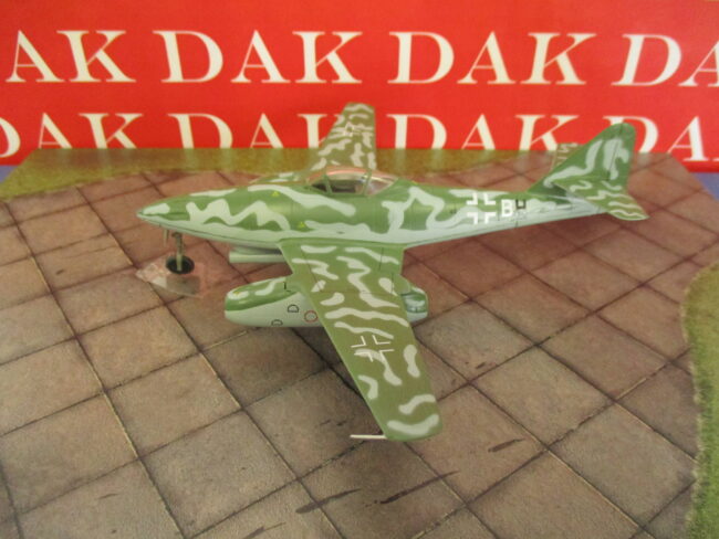 1/72 Modellino Aereo Aircraft Messerschmitt Me 262A 2a b3 BH 1/KG 54 1945 - immagine 2