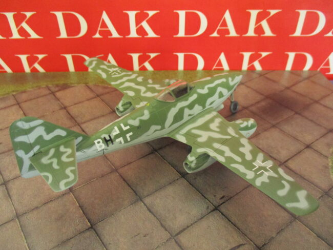 1/72 Modellino Aereo Aircraft Messerschmitt Me 262A 2a b3 BH 1/KG 54 1945 - immagine 3