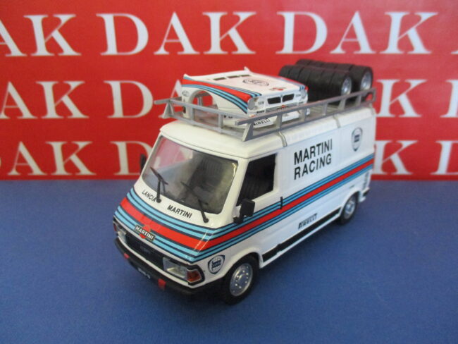 Die cast 1/43 Set Assistenza Rally Lancia 037 Martini Fiat 242 RMC W. Rohrl 1983 - immagine 3