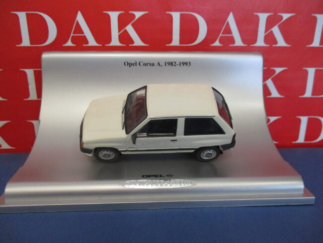 Die cast 1/43 Modellino Auto Opel Corsa A 1982-1993 by Schuco - immagine 2
