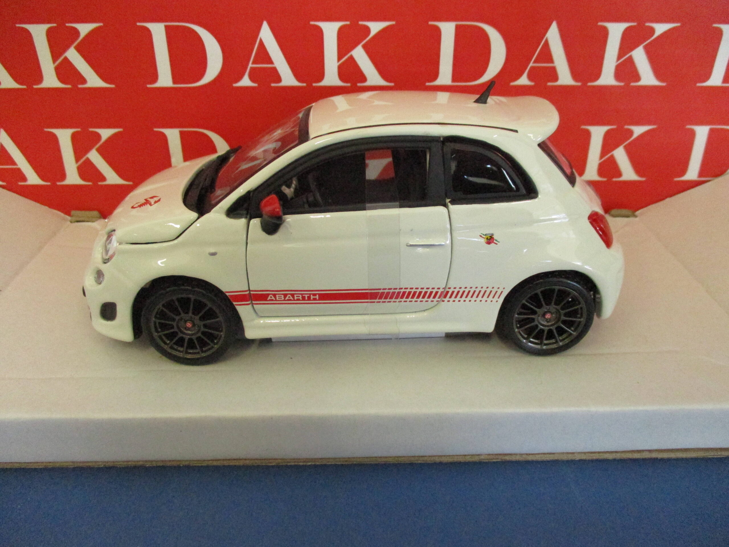 Die cast 1/24 Modellino Auto Fiat Abarth 500 by Burago