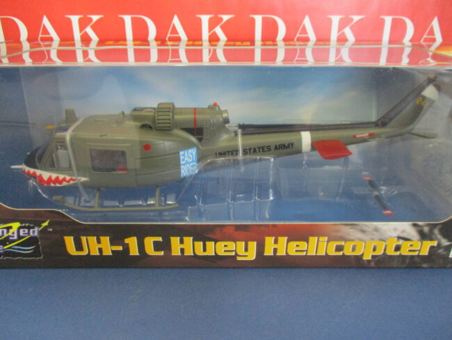 1/48 Modellino Elicottero Helicopter Bell UH-1C 174th AHC Gun Platoon Sharks 197 - immagine 4