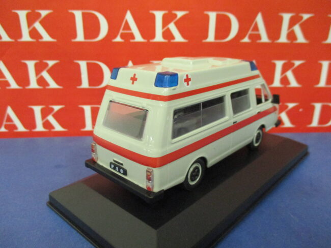 Die cast 1/43 Modellino Ambulanza RAF 2914 Ambulance Lettonia HB - immagine 3