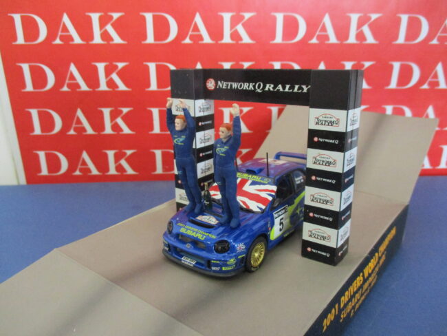 Die cast 1/43 Modellino Auto Diorama Subaru Impreza WRC Rally RAC 2001 R. Burns - immagine 2