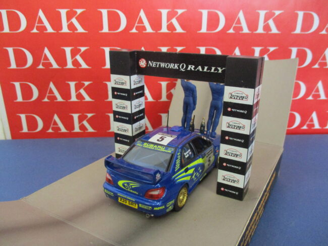 Die cast 1/43 Modellino Auto Diorama Subaru Impreza WRC Rally RAC 2001 R. Burns - immagine 4
