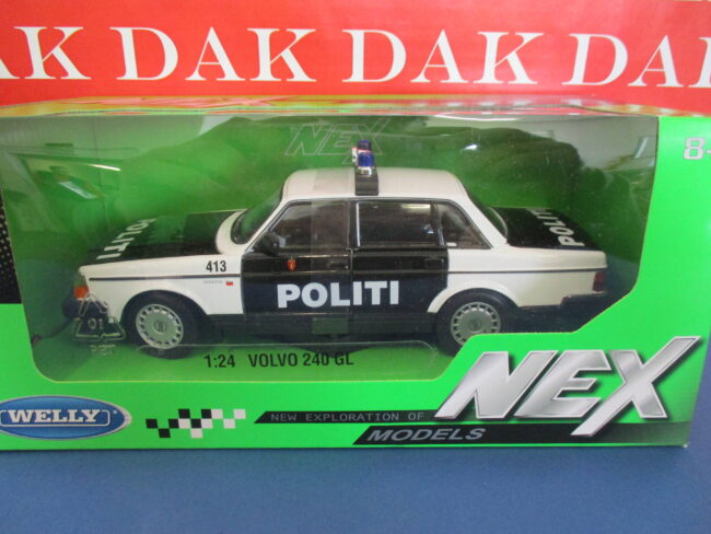 Die cast 1/24 Modellino Auto Polizia Police Volvo 240 GL Norvegia 1986 by Welly - immagine 4