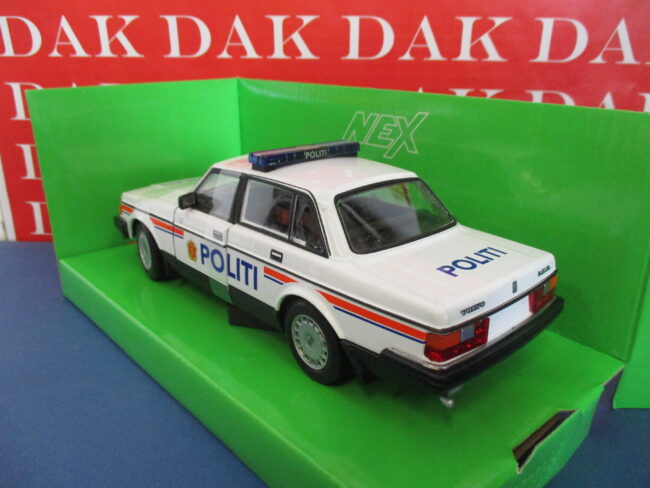 Die cast 1/24 Modellino Auto Polizia Police Politi Volvo 240 GL Norway by Welly - immagine 3