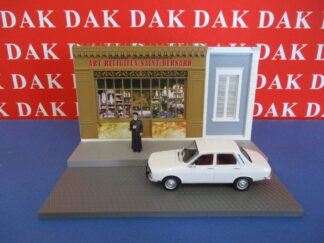 Die cast 1/43 Modellino Diorama Auto Renault 12 Le Marchand d'objet religieux