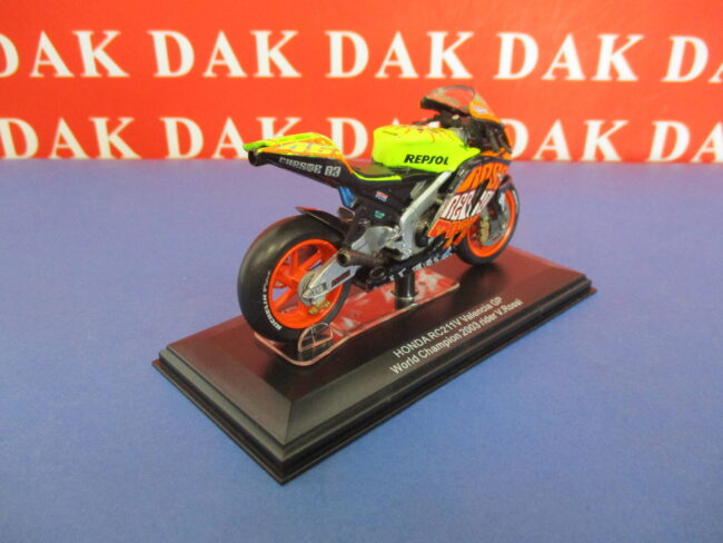 Die cast 1/22 Modellino Moto GP Honda RC211V Valencia GP 2003 V. Rossi by Protar - immagine 3