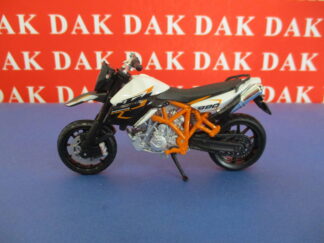 Die cast 1/18 Modellino Moto KTM 990 Supermoto R 2011 by Burago
