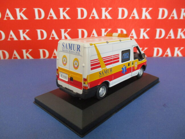 Die cast 1/43 Modellino Ford Transit Ambulanza Samur Madrid by Cararama - immagine 4