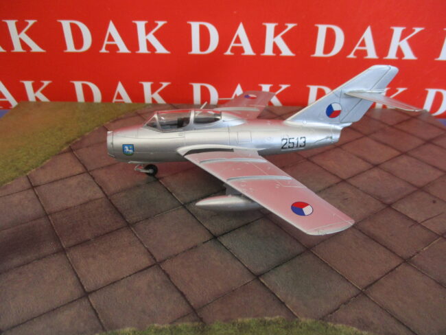 1/72 Modellino Aereo Aircraft Mig-15 UTI Czechoslovakia Air Force by Easy Model