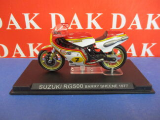 Die cast 1/24 Modellino Moto GP Suzuki RG500 Barry Sheene 1977