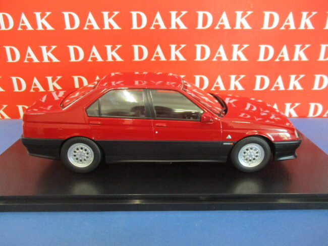 Die cast 1/18 Modellino Auto Alfa Romeo 164 Q4 Red 1994 by Triple9 - immagine 4