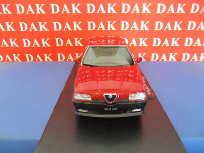 Die cast 1/18 Modellino Auto Alfa Romeo 164 Q4 Red 1994 by Triple9 - immagine 3