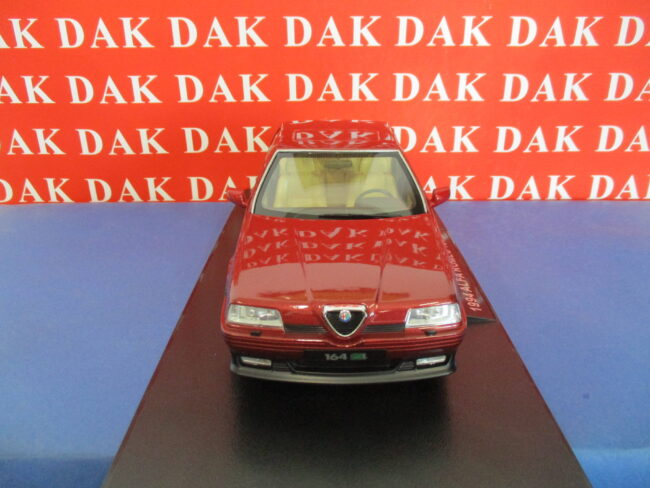 Die cast 1/18 Modellino Auto Alfa Romeo 164 Q4 Proteo Red Metallic 1994 Triple9 - immagine 3