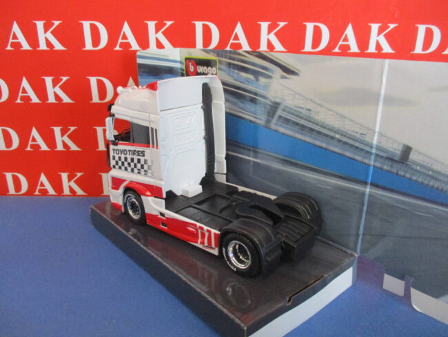 Die cast 1/43 Modellino Camion Truck Mercedes Actros 2 Toyo Tires 2016 Burago - immagine 3