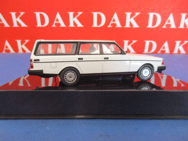 Die cast 1/43 Modellino Auto Volvo 240 GL Estate 1990 by Ixo - immagine 4