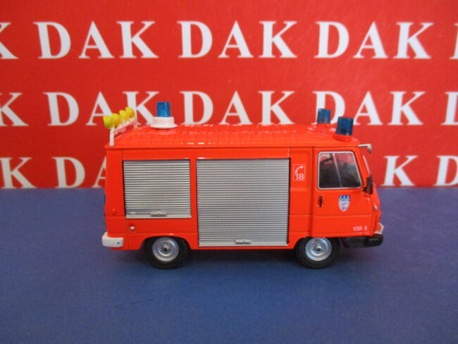 Die cast 1/43 Modellino Furgone Pompieri Peugeot J9 VSR - immagine 4
