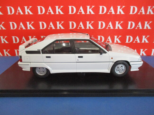 Die cast 1/18 Modellino Auto Citroen BX GTI Alpine White 1990 by Triple 9 - immagine 4