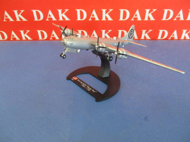 Die cast 1/200 Modellino Aereo Aircraft Boeing B-29 Enola Gay 1945 - immagine 2