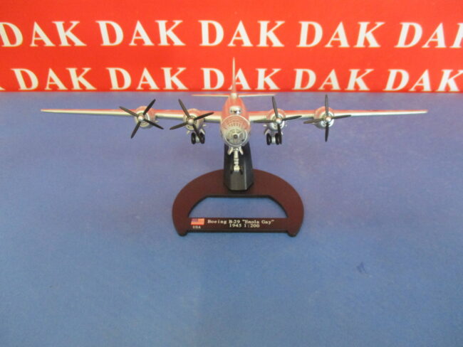 Die cast 1/200 Modellino Aereo Aircraft Boeing B-29 Enola Gay 1945 - immagine 3