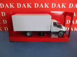 Die cast 1/36 Modellino Furgone Iveco Daily Cassonato 2023 by New Ray